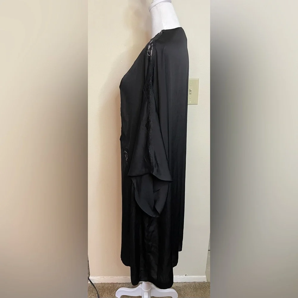 Victoria’s Secret Satin Crochet Lace-Trim Kimono Robes Cover-Up. size XS/S. NWT - Picture 11 of 17